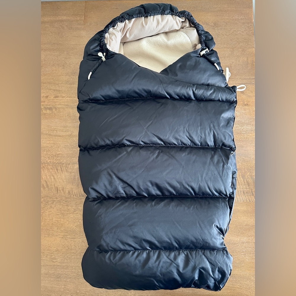 Stokke Down Sleeping Bag. Black. Very Good Condition.